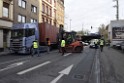 LKW gegen Bruecke wegen Rettungsgasse Koeln Muelheim P41